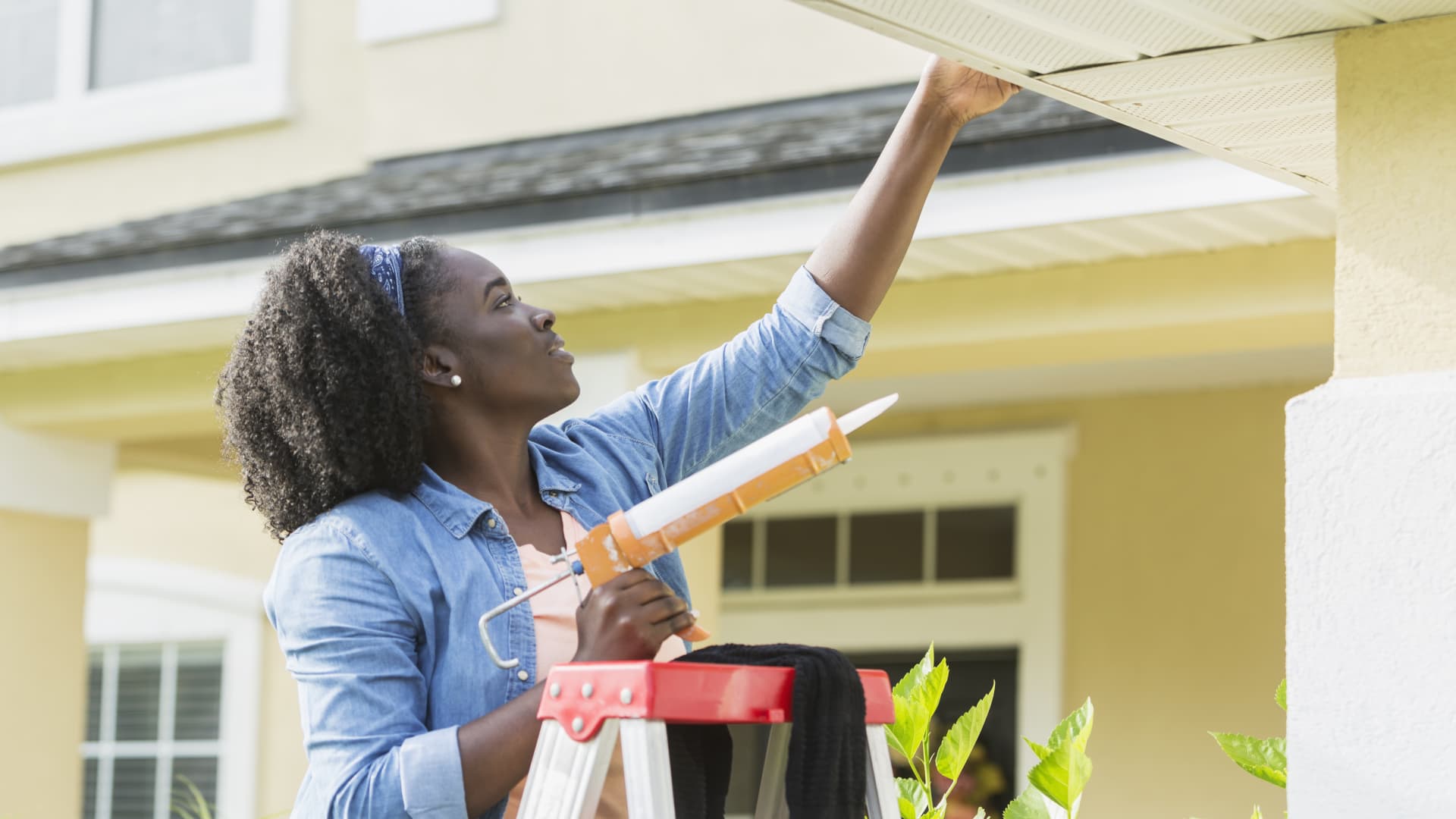 More Black women are becoming homeowners  it doesnt mean it’s easier [Video]