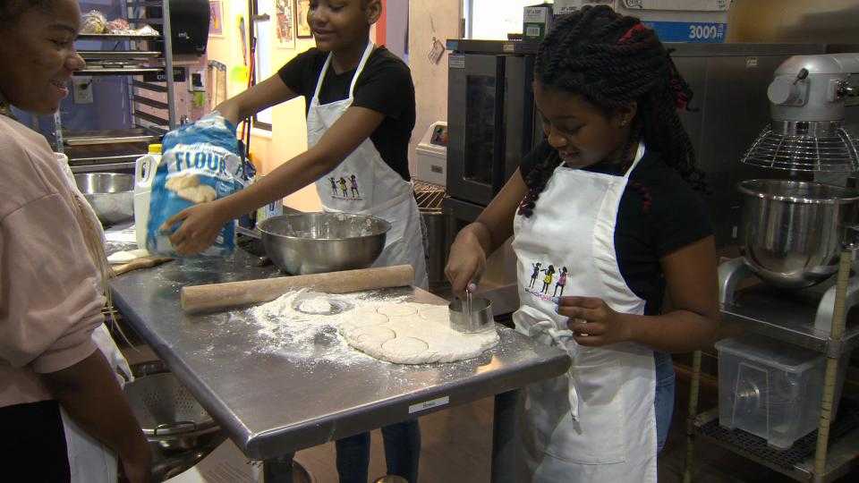 Nonprofit inspires next generation of chefs, one girl at a time [Video]