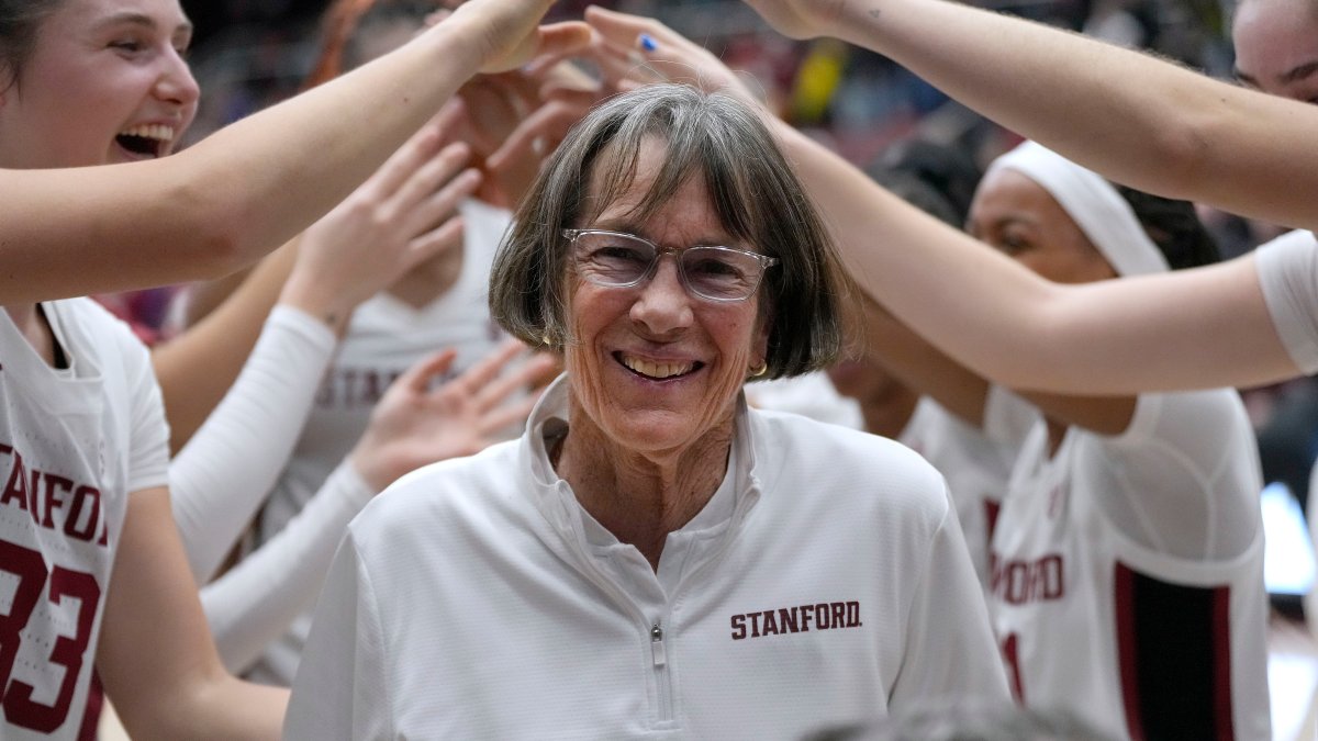 Tara VanDerveer, college basketballs all-time wins leader, retires from Stanford  NBC Bay Area [Video]