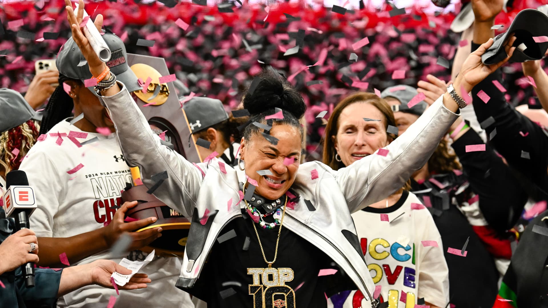 South Carolina coach Dawn Staley calls for women’s sports investment [Video]