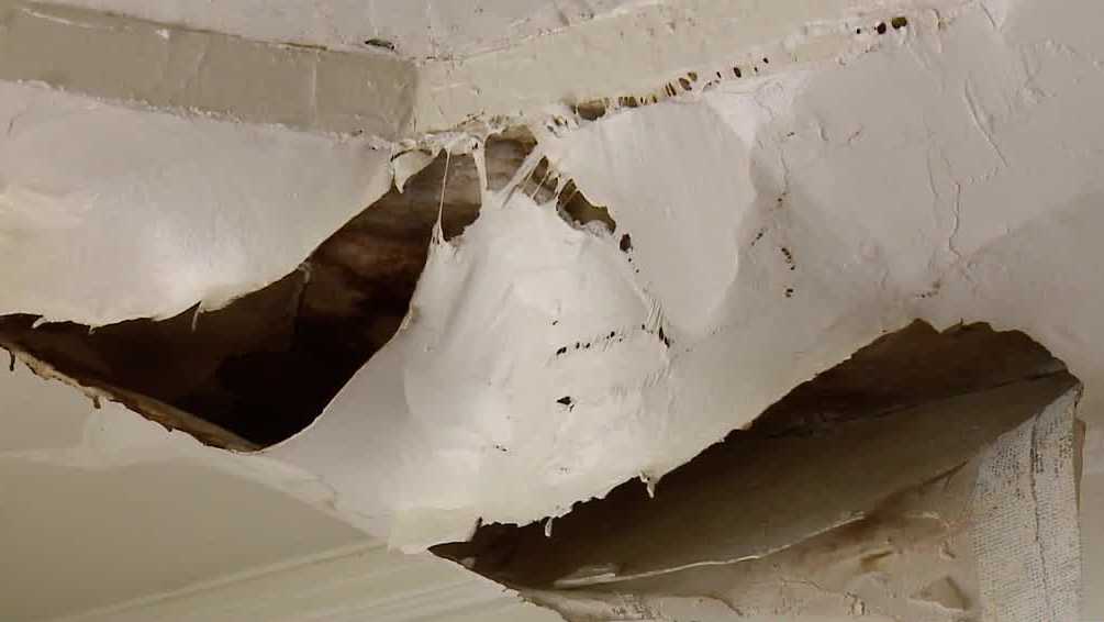 ‘I’m just trying to live’: Milwaukee tenant’s ceiling caving in [Video]