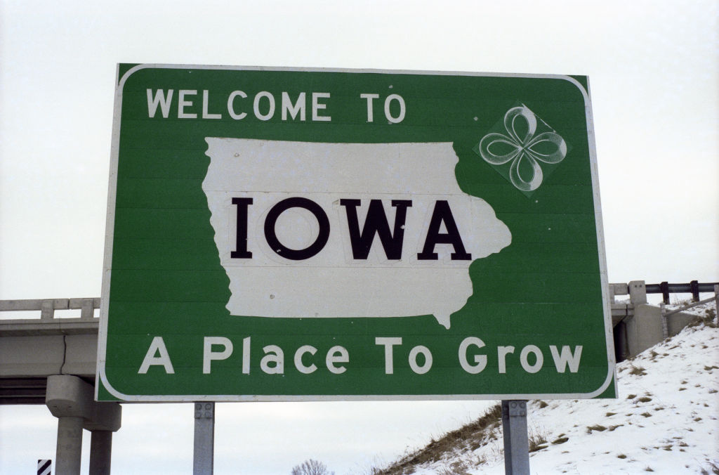 Iowa Universities Close DEI Offices To Help ‘Young White Men’ [Video]