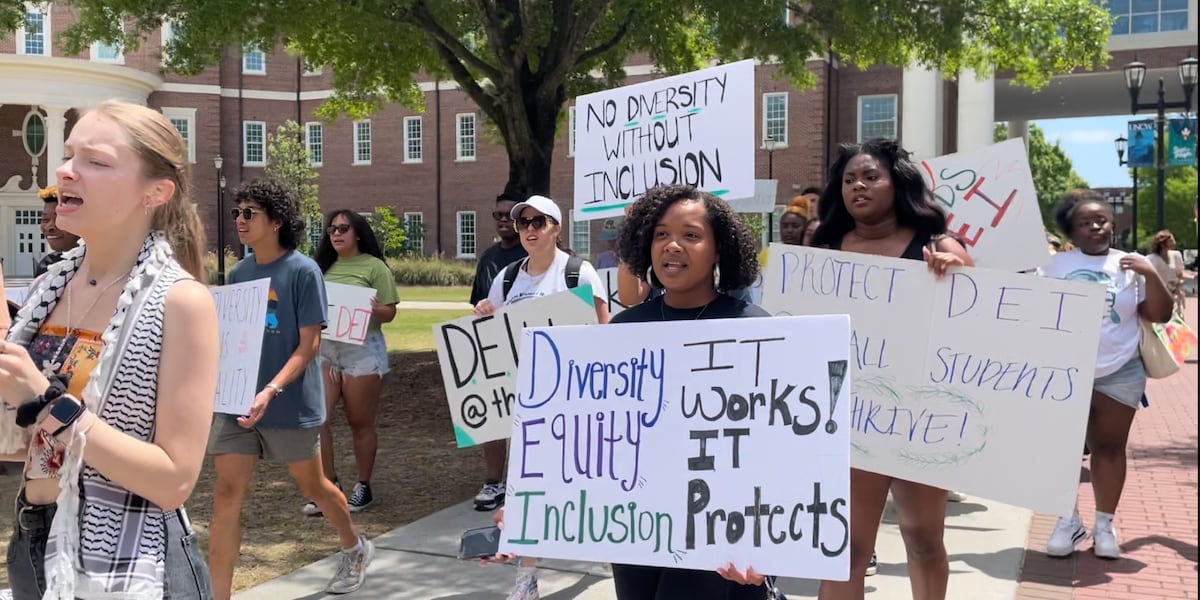 UNCW students protest to support diversity, equity, and inclusion policy [Video]