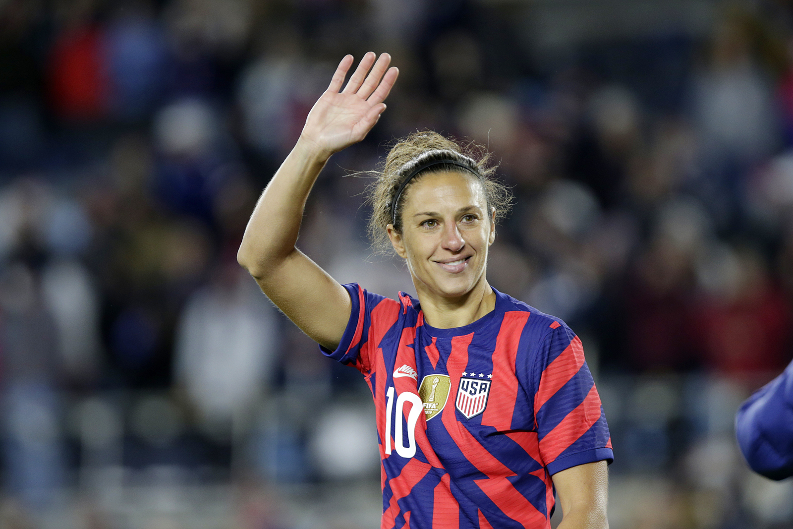 Retired U.S. soccer star and Delran, New Jersey native Carli Lloyd announces she and her husband are expecting baby in October [Video]
