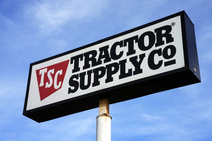 Black farmers’ association calls for Tractor Supply CEO’s resignation after company cuts DEI efforts [Video]