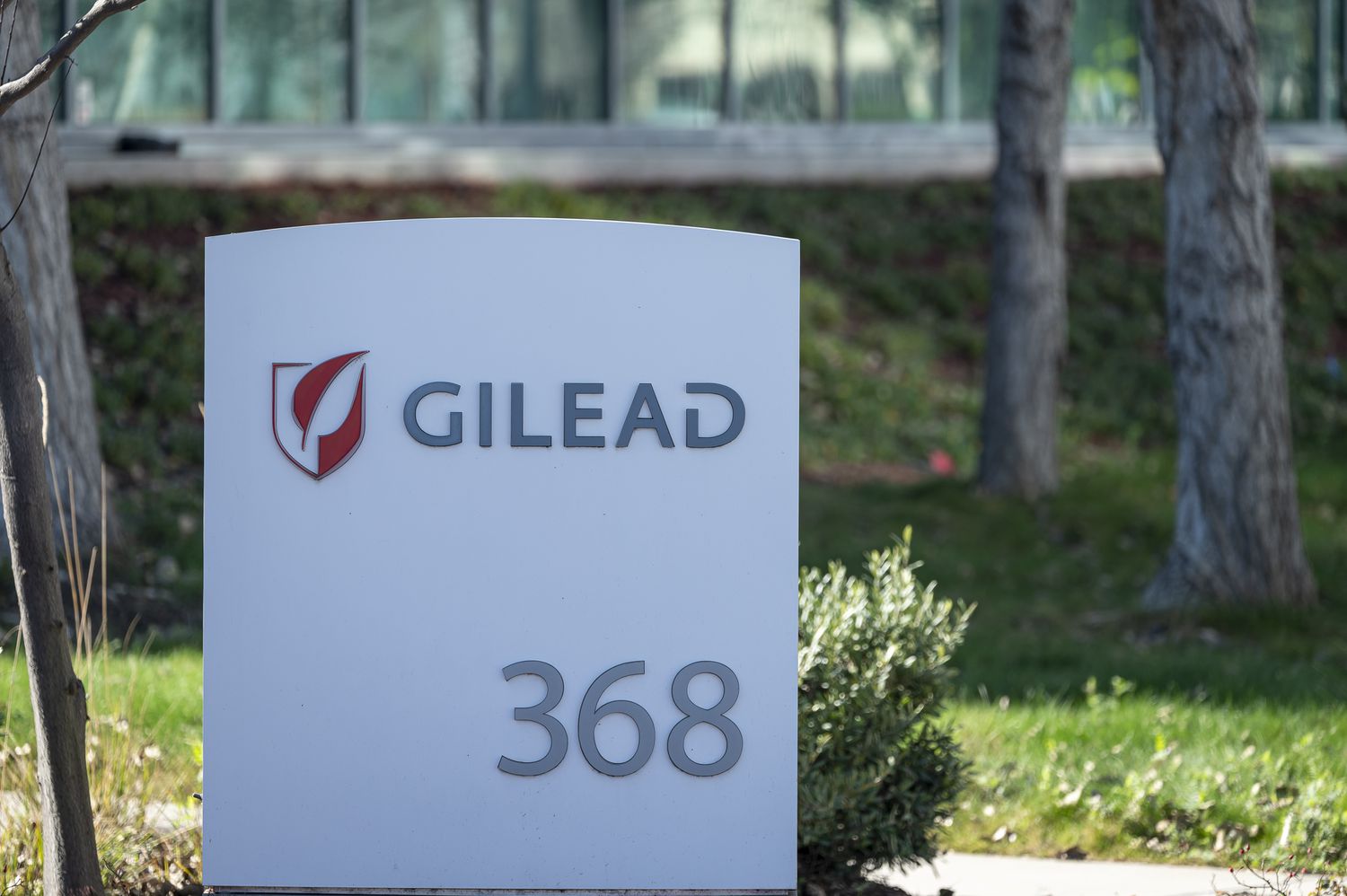 Gilead Gets Analyst Upgrade on ‘Outstanding’ HIV Treatment Data [Video]