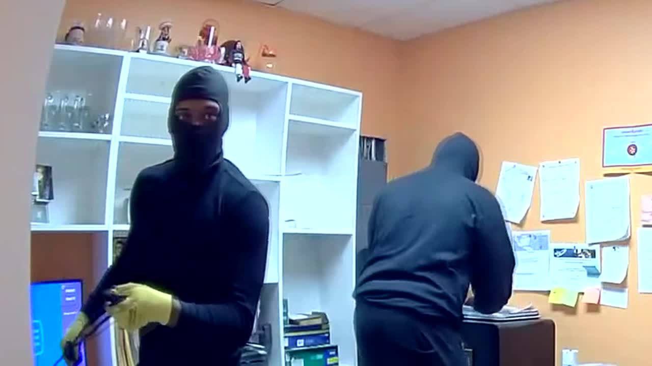 Masked burglars target Hispanic-owned North Texas businesses [Video]