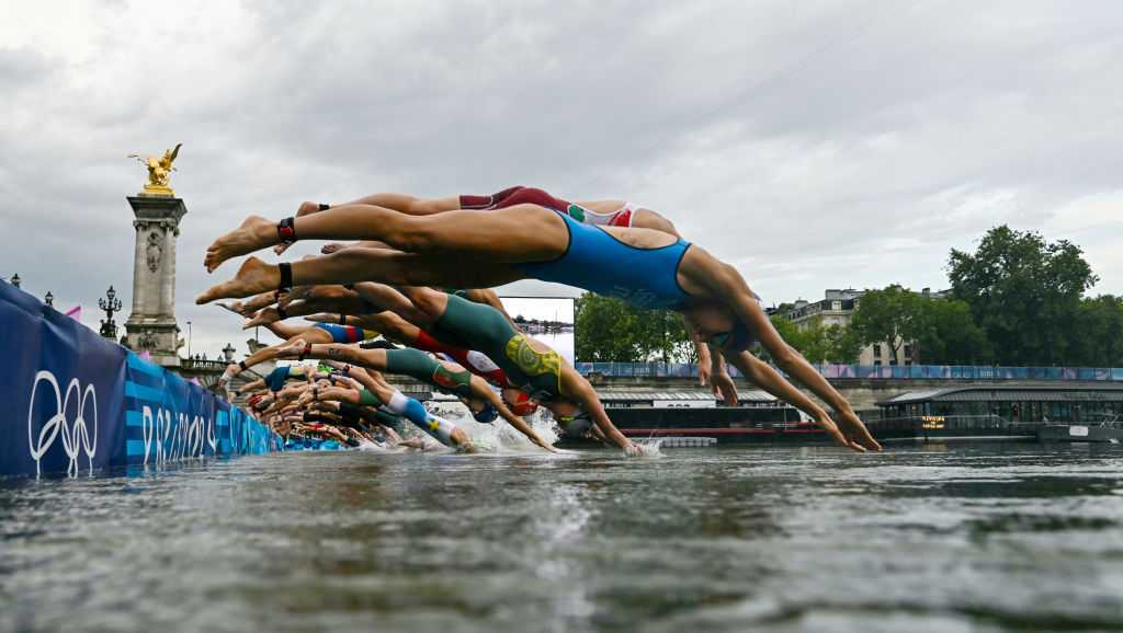 Olympic triathletes swim in Seine River after days of concerns about water quality [Video]