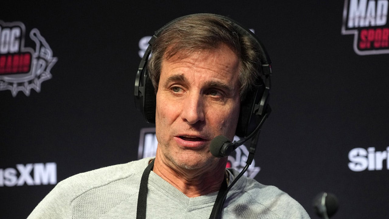 Radio host Chris Russo says wrong Billy Bean died during live show [Video]