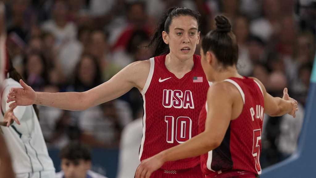 Moms on US women’s basketball team enjoy rare moments chasing Olympic history [Video]