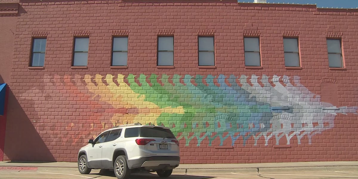 Gothenburg community celebrates refreshed Pony Express mural [Video]