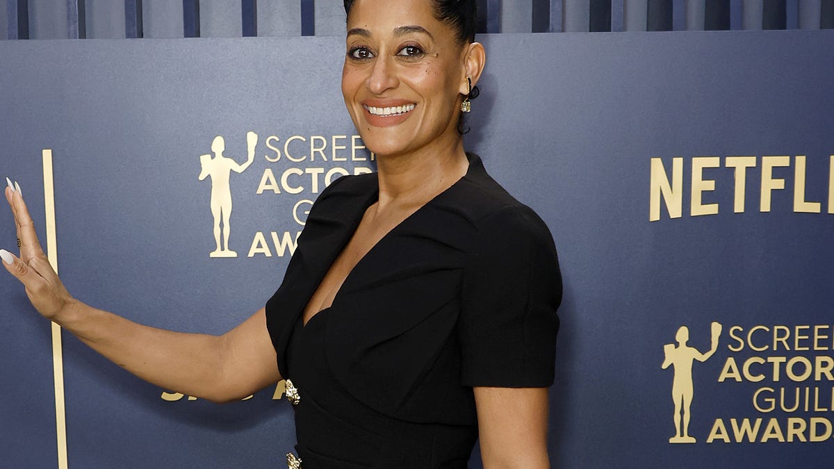 Resurfaced Tracee Ellis Ross Photo Works Up Internet Again [Video]