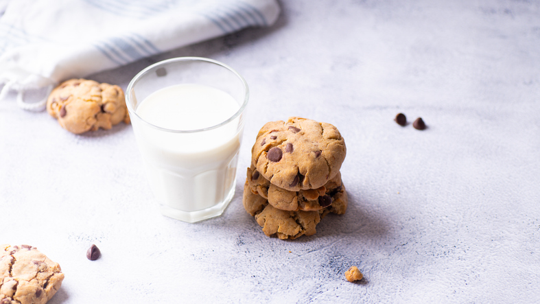 Famous Amos Cookies Founder Wally Amos Dies at 88 [Video]