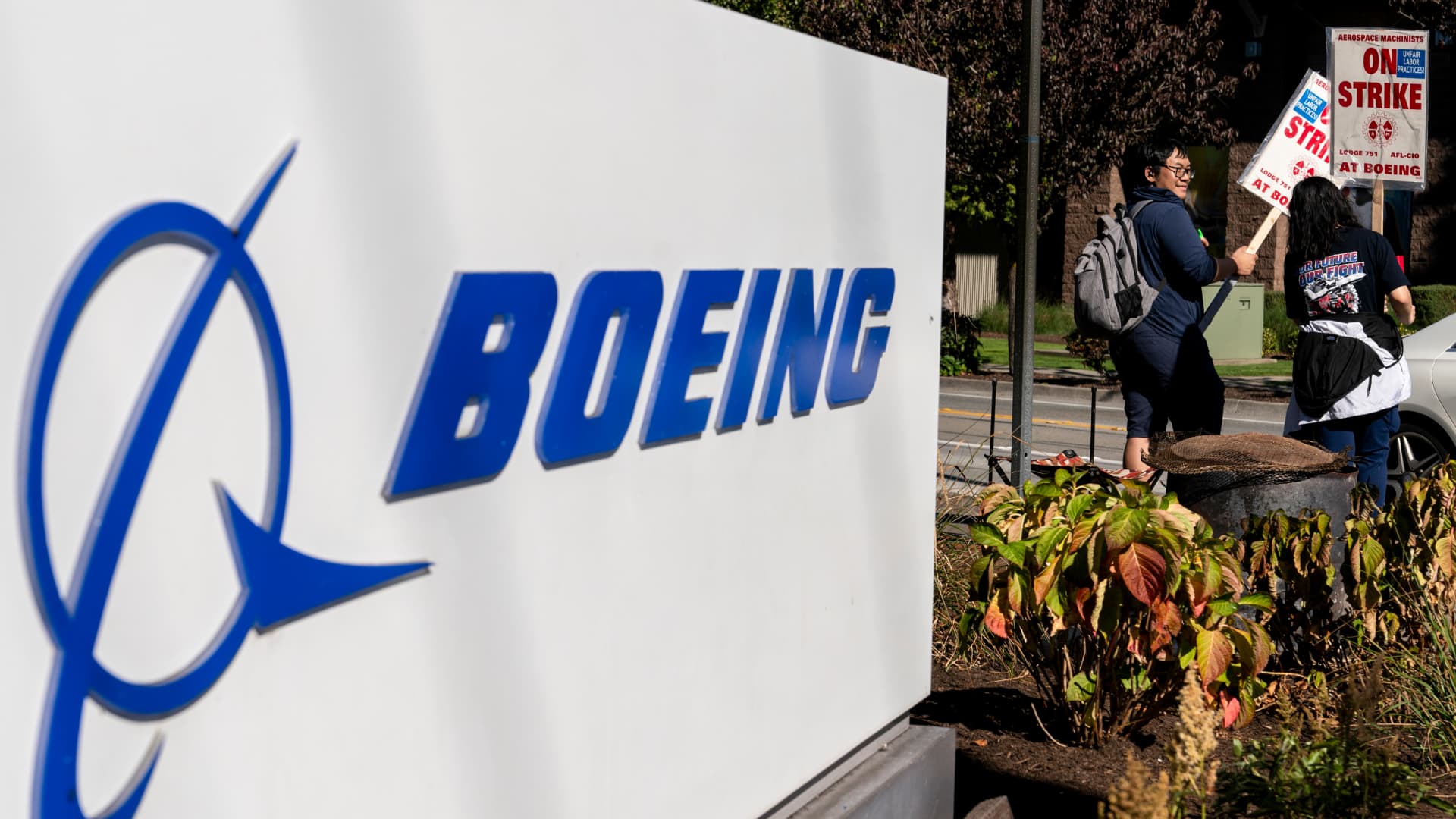 Judge orders Boeing, DOJ to detail diversity policy before deciding on plea [Video]