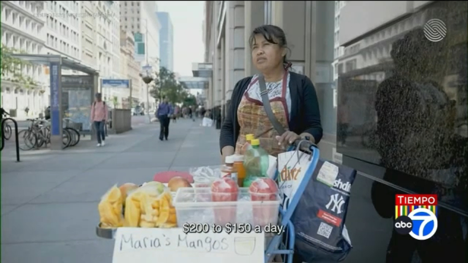 Tiempo with Joe Torres: Shedding a light on New York City’s street vendors and the fight to get a license [Video]