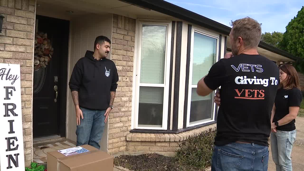 ‘VetsGiving’ volunteers deliver Thanksgiving meals to North Texas veterans [Video]