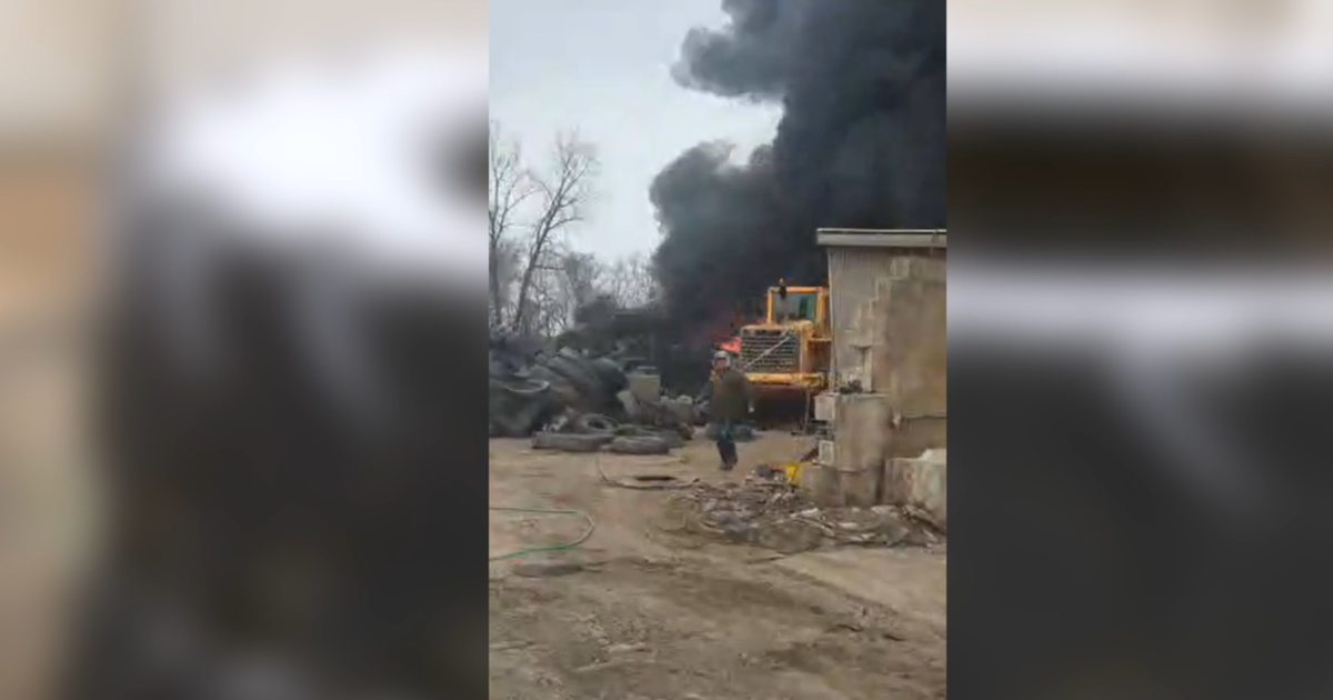 Resident disrupts crew battling massive Daviess County tire fire, raising safety concerns | News [Video]