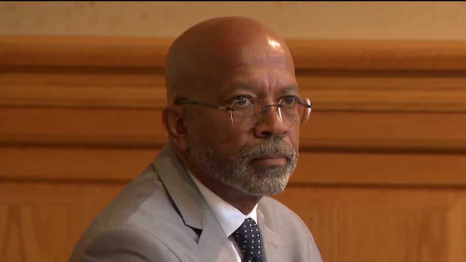 Milwaukee Housing Authority’s Willie Hines announces retirement [Video]