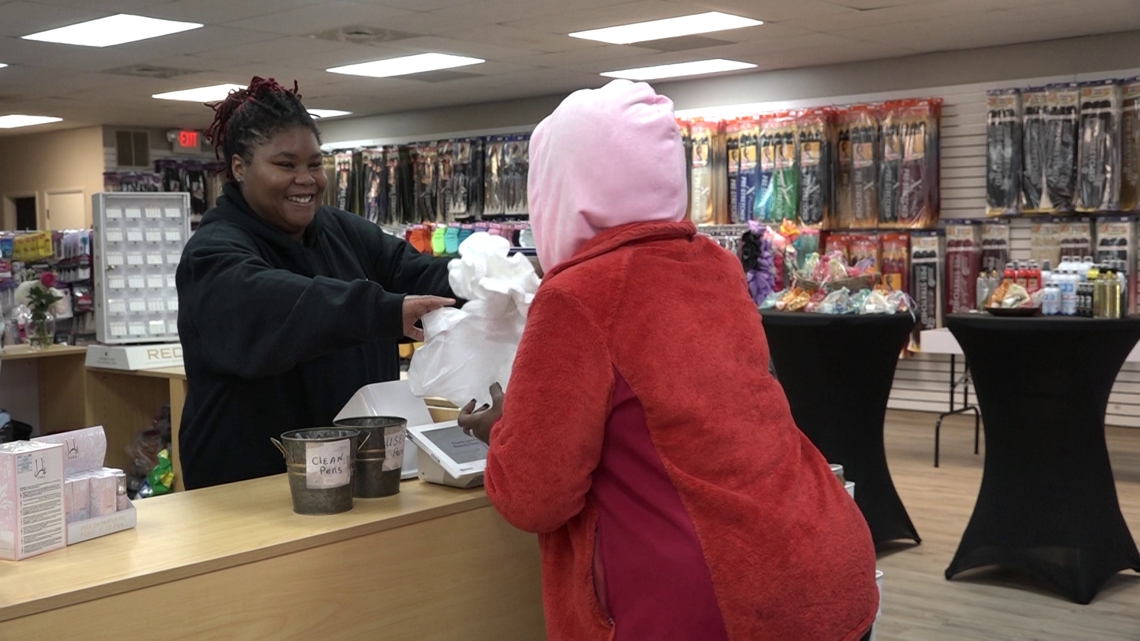 Black-owned beauty shop reopens in Florissant [Video]