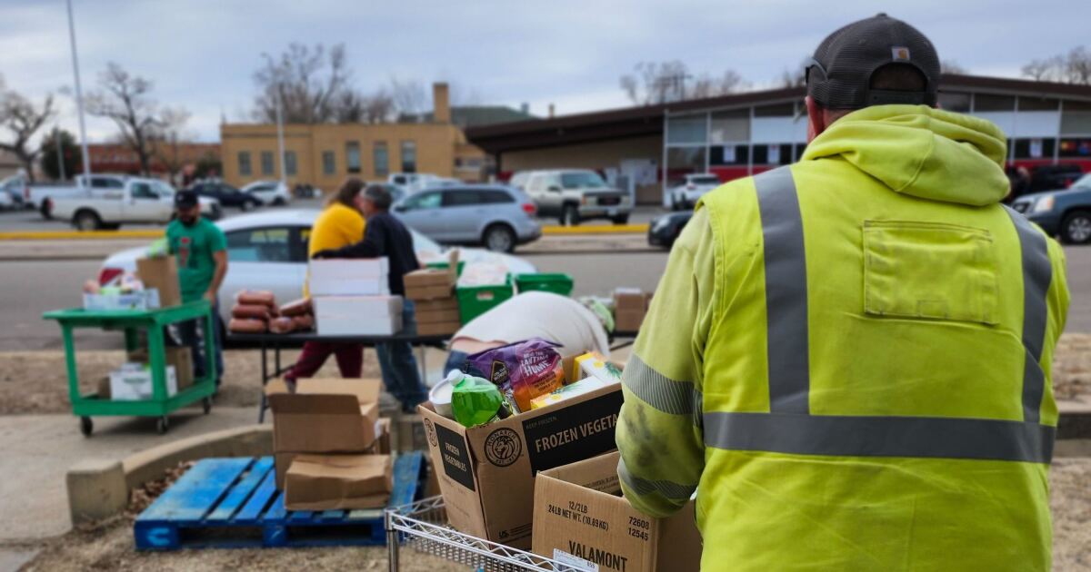 Non-profit in Rocky Ford hands out more than 200 holiday food baskets Wednesday [Video]